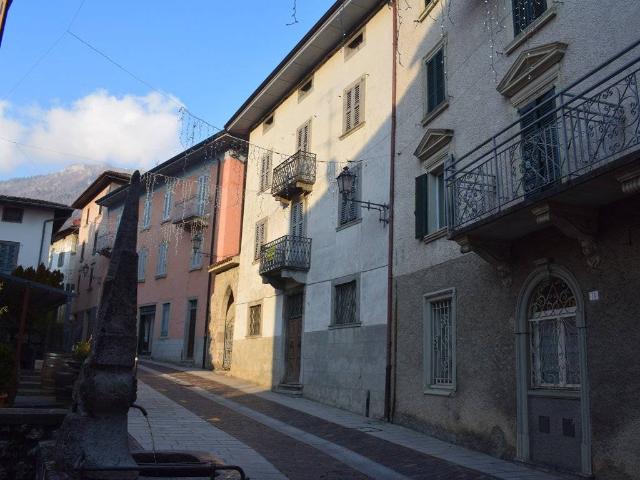 Villa Indipendente in vendita a Comunità Montana della Valle Brembana, Serina