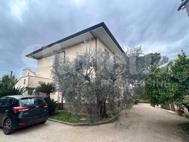 Villa Indipendente in vendita a Sermoneta, Lazio