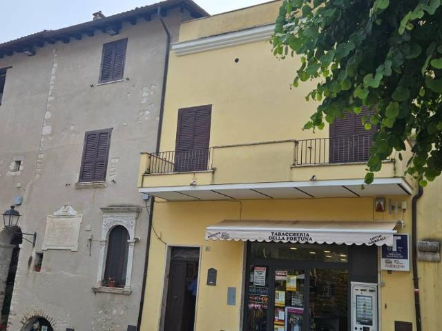 Villa Indipendente in vendita a Sermoneta, Latina