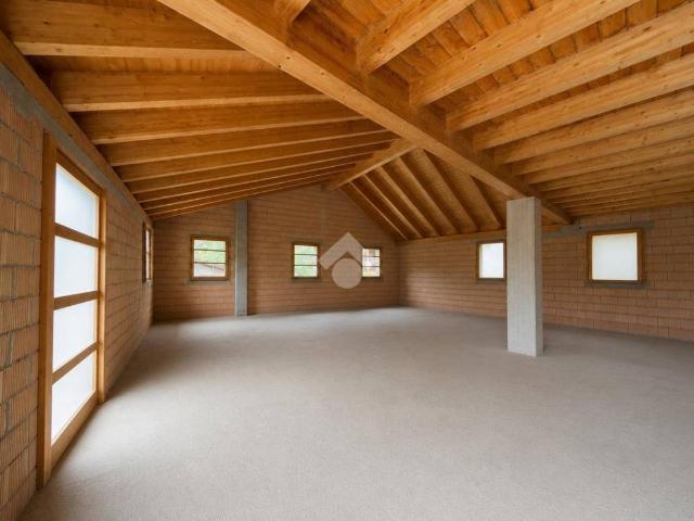 Villa Indipendente in vendita a Sernio, Lombardia