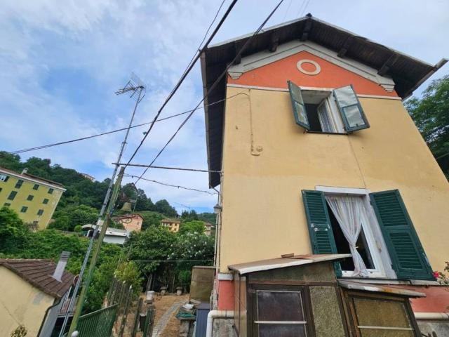 Villa Indipendente in vendita a Serra Riccò, Liguria