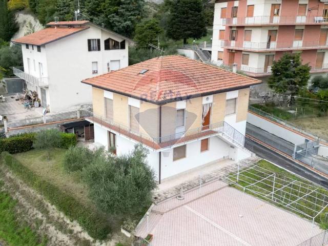 Villa Indipendente in vendita a Marche, Ancona