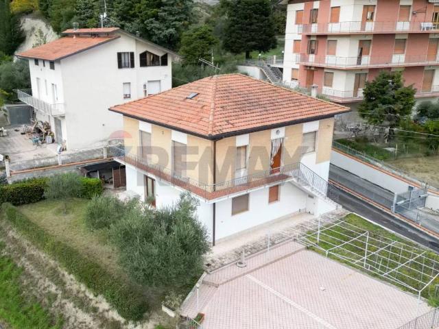 Villa Indipendente in vendita a Marche, Ancona