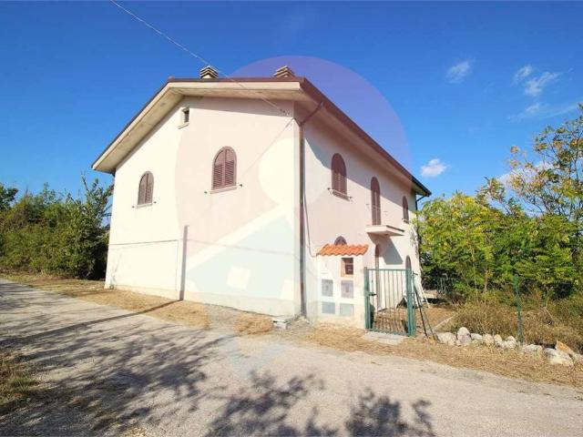 Villa Indipendente in vendita a Serramonacesca, Abruzzo