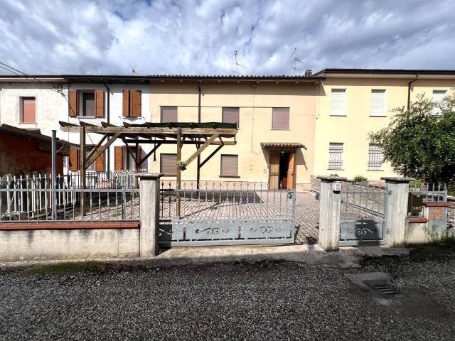 Villa Indipendente in vendita a Serravalle Po, Lombardia