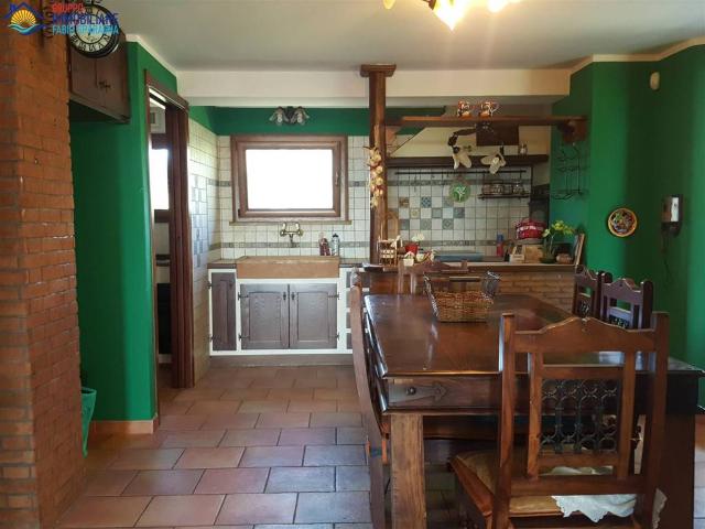 Villa Indipendente in vendita a Avezzano-Sorbello, Sessa Aurunca