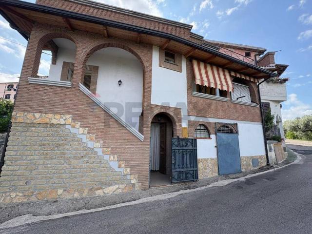 Villa Indipendente in vendita a Sessa Aurunca, Campania