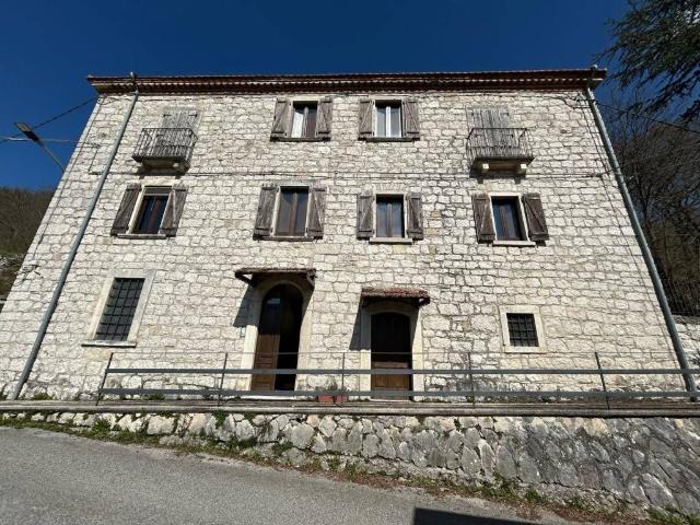 Villa Indipendente in vendita a Sessano Del Molise, Molise