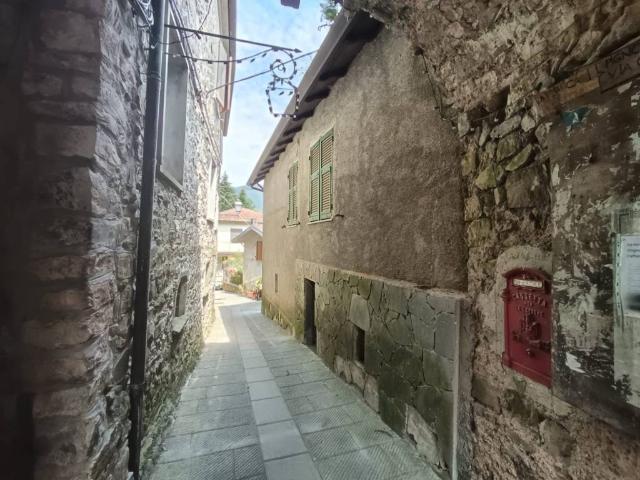 Villa Indipendente in vendita a Sesta Godano, Liguria