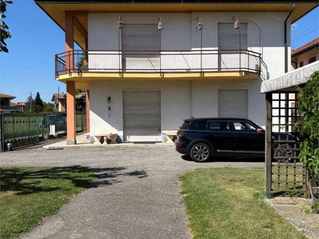 Villa Indipendente in vendita a Oneda, Sesto Calende