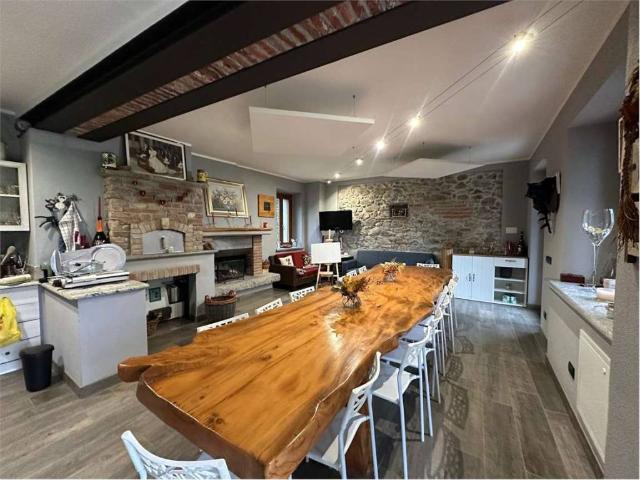 Villa Indipendente in vendita a Oneda, Sesto Calende