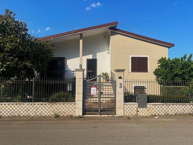 Villa Indipendente in vendita a Sesto Campano, Molise