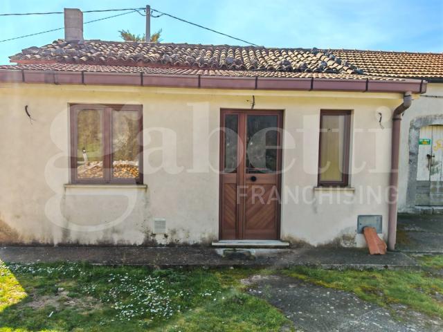 Villa Indipendente in vendita a Sesto Campano, Molise