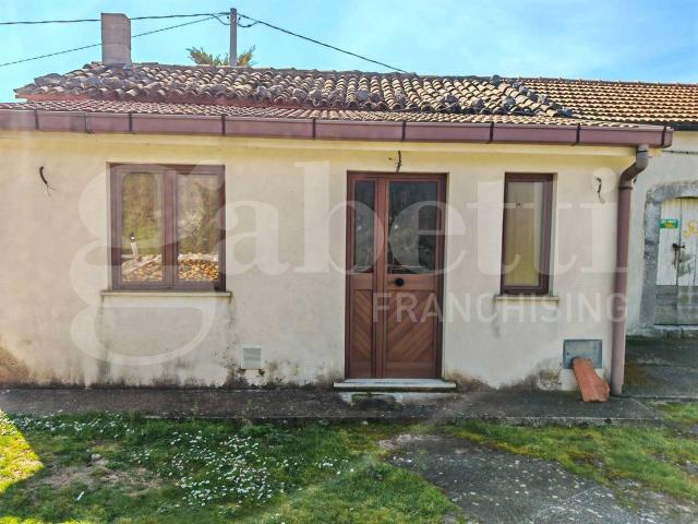 Villa Indipendente in vendita a Sesto Campano, Molise