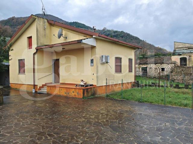 Villa Indipendente in vendita a Sesto Campano, Molise