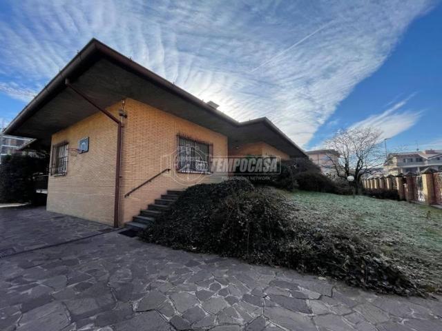 Villa Indipendente in vendita a Seveso, Lombardia