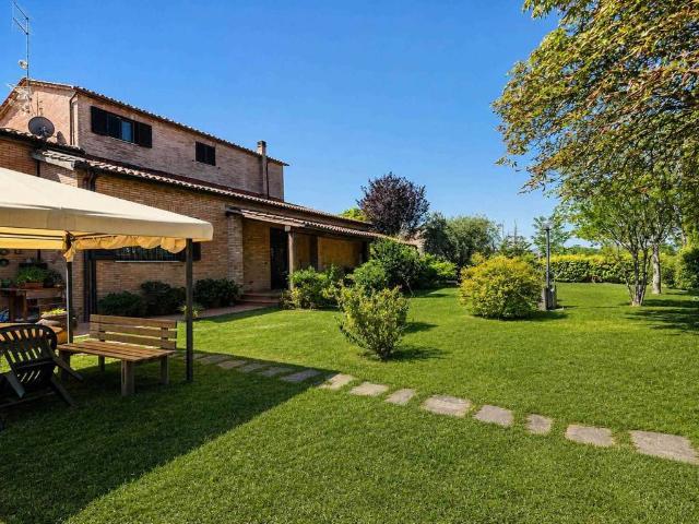 Villa Indipendente in vendita a Convento Vecchio, Siena