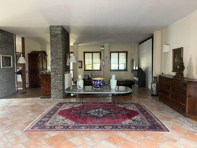 Villa Indipendente in vendita a Silvano Pietra, Lombardia