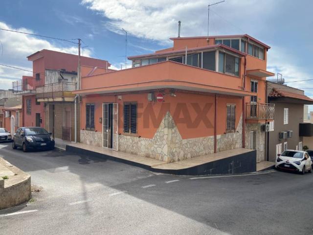 Villa Indipendente in vendita a Belvedere, Siracusa