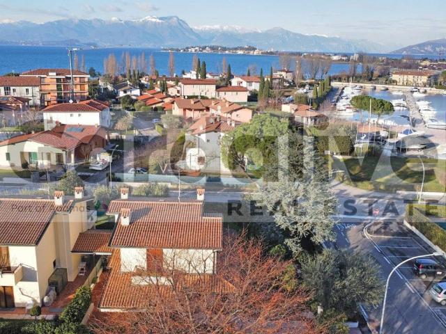 Villa Indipendente in vendita a Lugana, Sirmione