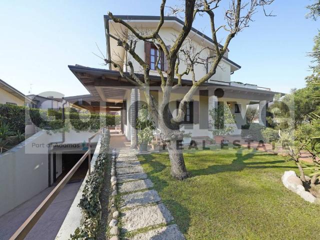 Villa Indipendente in vendita a Lugana, Sirmione