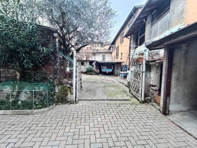 Villa Indipendente in vendita a Sirone, Lombardia
