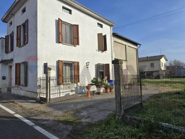 Villa Indipendente in vendita a Sissa Trecasali, Reggio Emilia