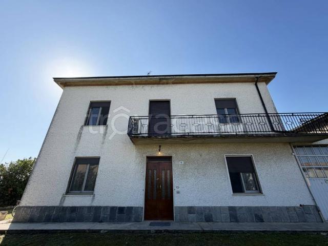 Villa Indipendente in vendita a Coltaro, Parma