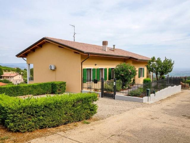 Villa Indipendente in vendita a Soave, Veneto