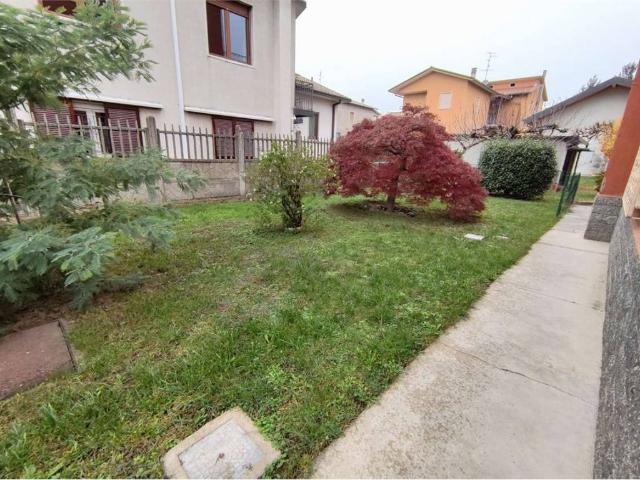 Villa Indipendente in vendita a Solaro, Lombardia