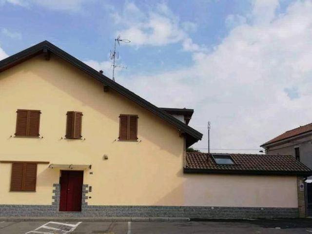 Villa Indipendente in vendita a Solaro, Lombardia