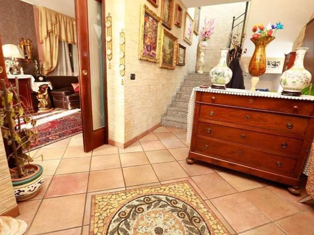 Villa Indipendente in vendita a Solaro, Lombardia