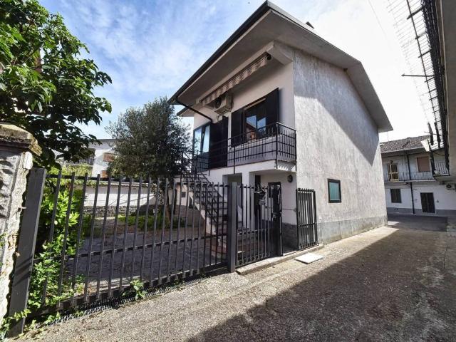 Villa Indipendente in vendita a Solaro, Lombardia