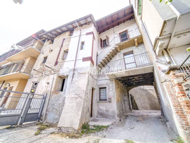 Villa Indipendente in vendita a Monte, Solbiate Arno
