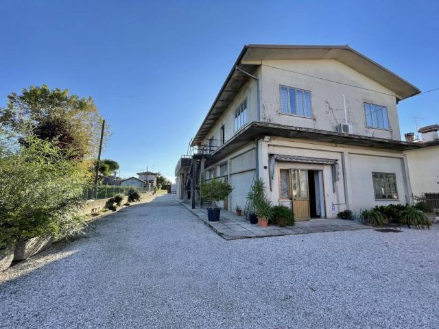 Villa Indipendente in vendita a Solesino, Veneto