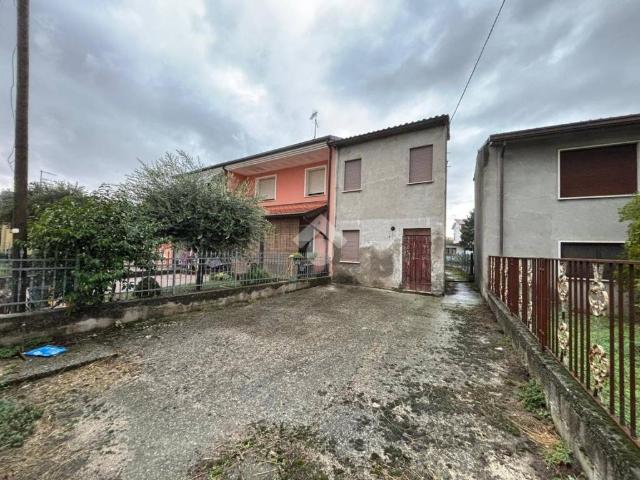 Villa Indipendente in vendita a Solesino, Veneto