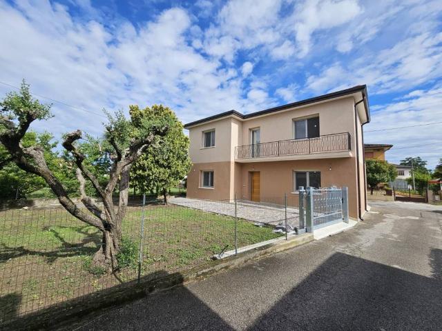Villa Indipendente in vendita a Solesino, Veneto