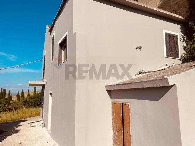 Villa Indipendente in vendita a Solopaca, Campania