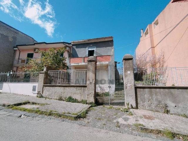 Villa Indipendente in vendita a Solopaca, Campania