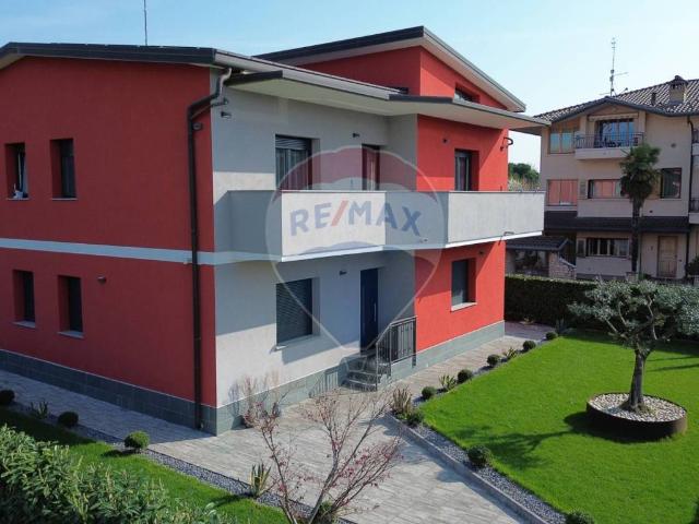Villa Indipendente in vendita a Solza, Lombardia