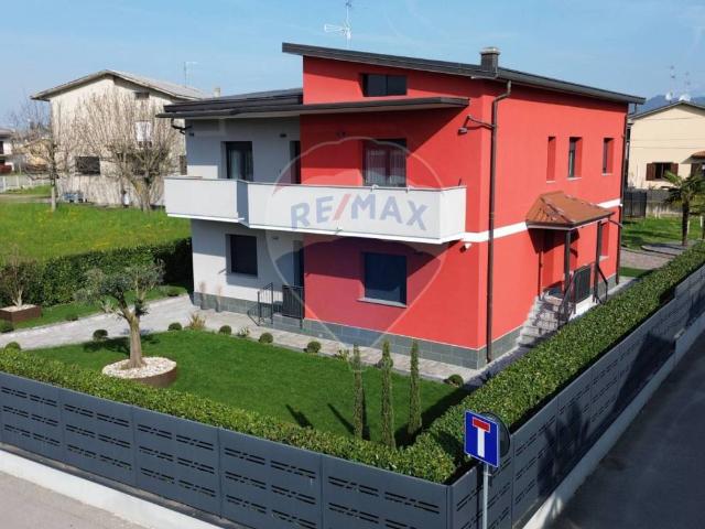 Villa Indipendente in vendita a Solza, Lombardia
