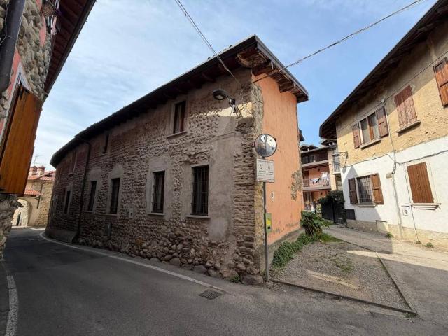 Villa Indipendente in vendita a Solza, Lombardia