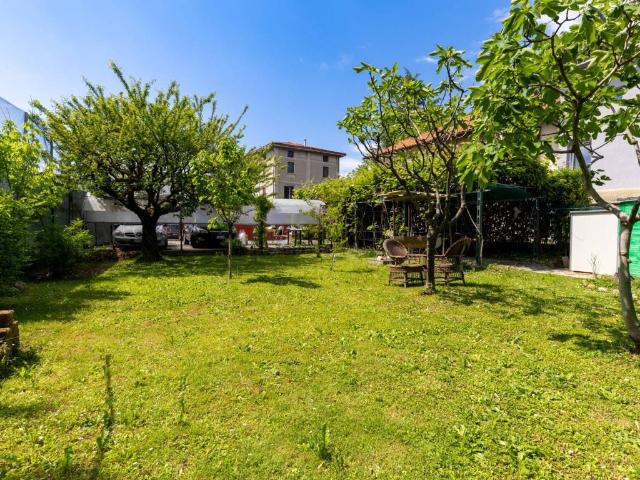 Villa Indipendente in vendita a Solza, Lombardia