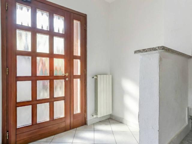 Villa Indipendente in vendita a Mezzana, Somma Lombardo