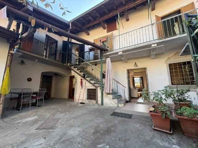 Villa Indipendente in vendita a Somma Lombardo, Lombardia