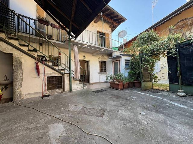 Villa Indipendente in vendita a Somma Lombardo, Lombardia