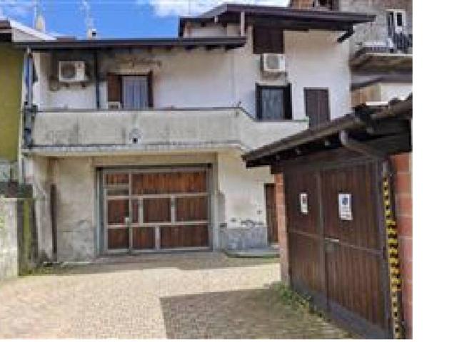 Villa Indipendente in vendita a Mezzana, Somma Lombardo