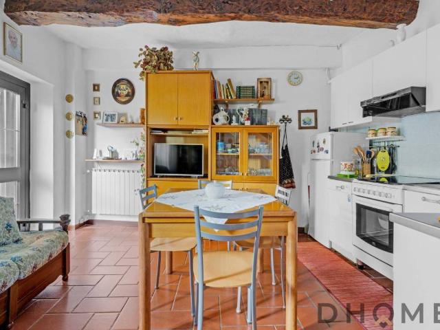Villa Indipendente in vendita a Coarezza, Somma Lombardo