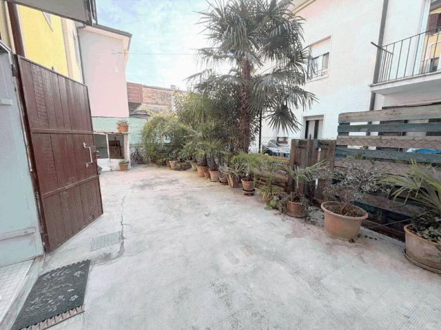 Villa Indipendente in vendita a Sommacampagna, Veneto