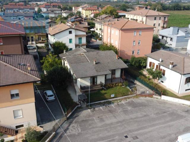 Villa Indipendente in vendita a Caselle, Sommacampagna